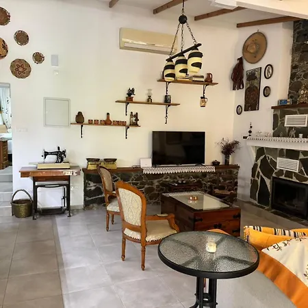 Maria's Paliomylos House * 利马索尔